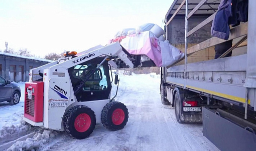 Новосибирский зоопарк отправил тонны кормов для животных в ДНР