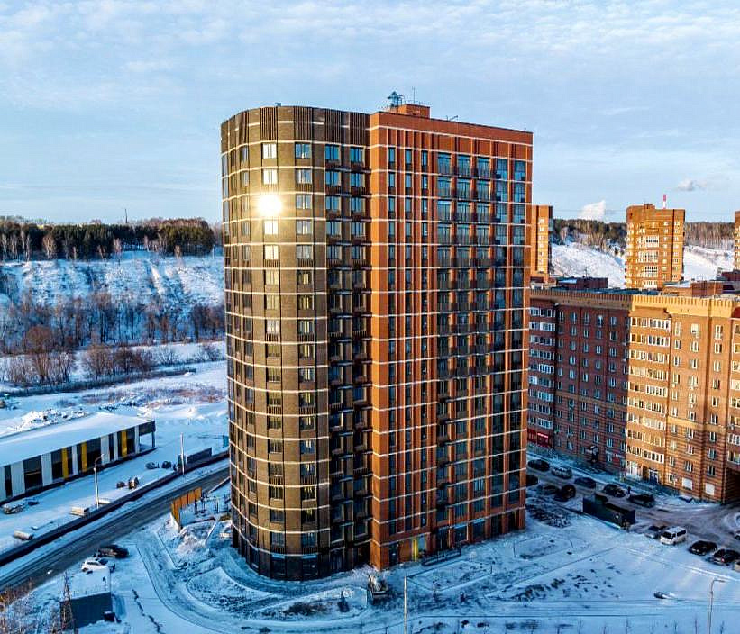 Кирпичную 18-этажку на 136 квартир достроили в Первомайке