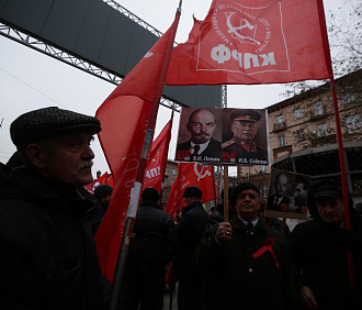 На митинге в честь 105-летия революции вспомнили заветы Ильича