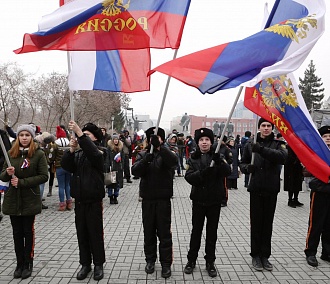 «Крымскую весну» в Новосибирске встретили в шубах и шапках
