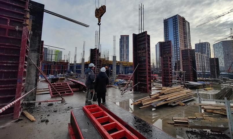 Для двух блоков «ЯШколы» в Новосибирске сделали фундамент