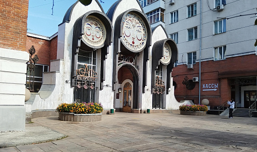 Замена плитки возле кукольного театра даст старт обновлению улицы Ленина