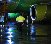 После задержек рейсов S7 Airlines не пустила на борт четырёх пассажиров