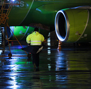 После задержек рейсов S7 Airlines не пустила на борт четырёх пассажиров