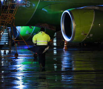 После задержек рейсов S7 Airlines не пустила на борт четырёх пассажиров