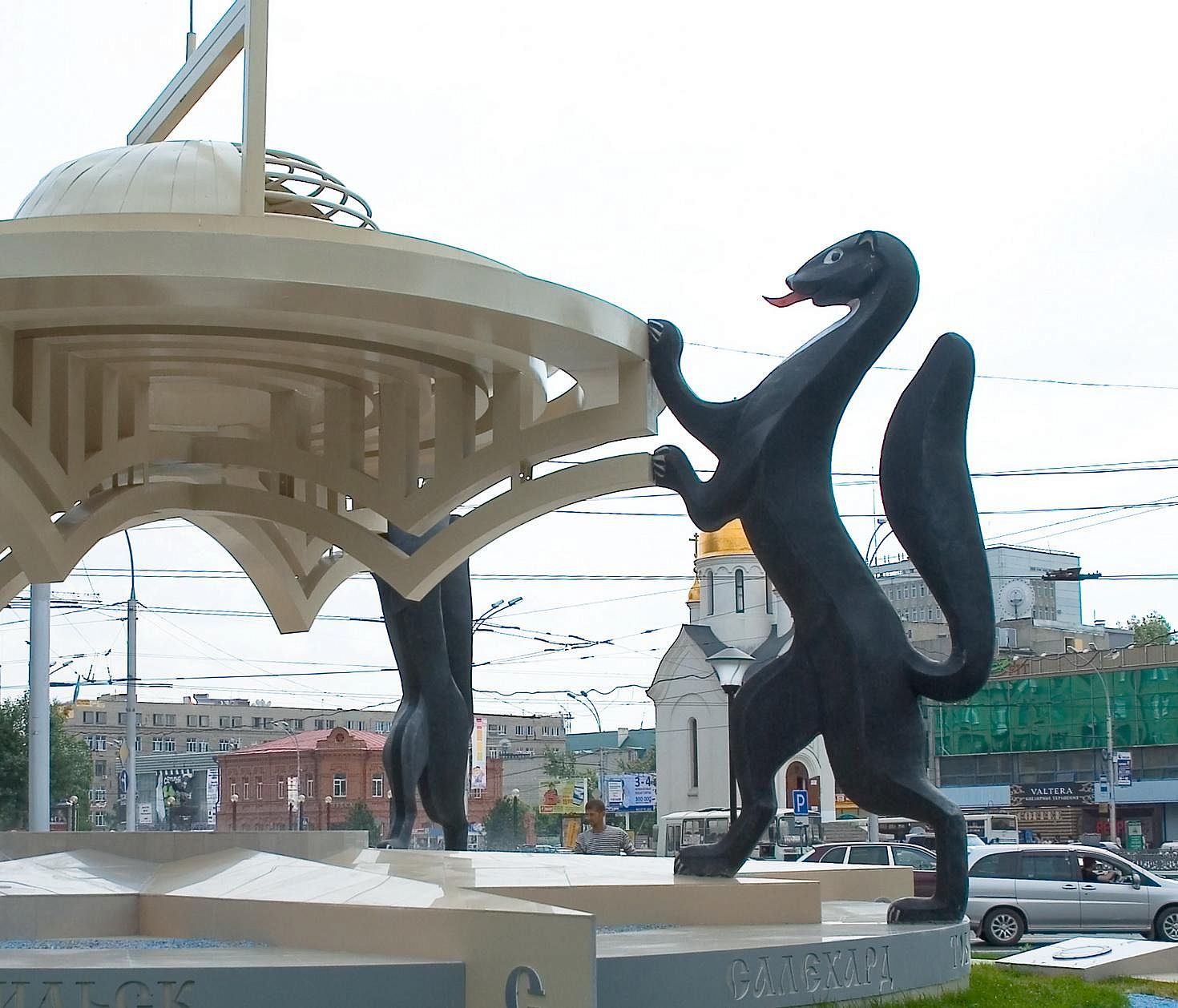 Сибирячка усомнилась в духовной ценности памятников в центре Новосибирска
