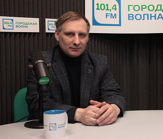 Однажды в Новосибирске: свисток, метла, селёдка и холодная изба