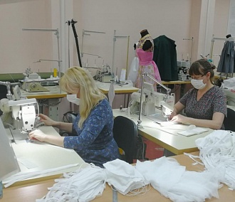 Новосибирский колледж начал шить марлевые маски