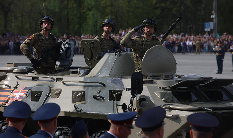 Единственный за Уралом парад Победы прошёл в Новосибирске: фоторепортаж