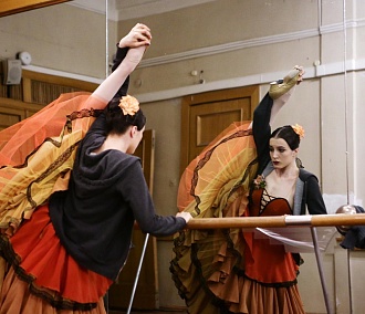 Танцуют все: будни новосибирских балерин