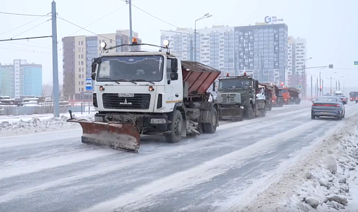 По микрорайону в день: новая техника комплексно чистит левобережье