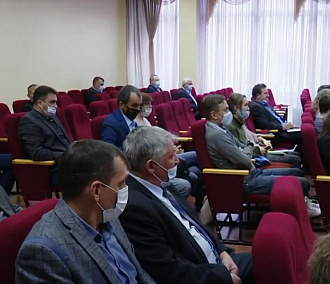 Депутаты спросили мэрию о двойных заборах на улицах Новосибирска