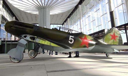 Макет истребителя МиГ-3 установили в новом терминале аэропорта Толмачёво