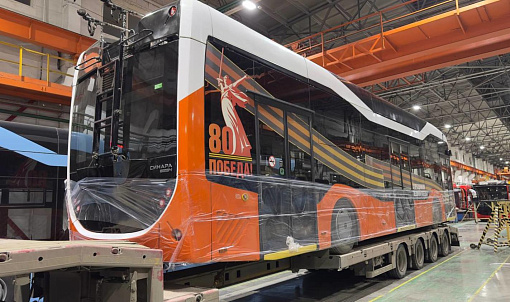 О скором прибытии в город оранжевого троллейбуса сообщил мэр Кудрявцев