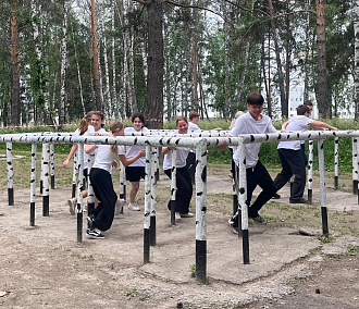 300 детей из трудотрядов собрала общегородская «Зарница» в НВВКУ