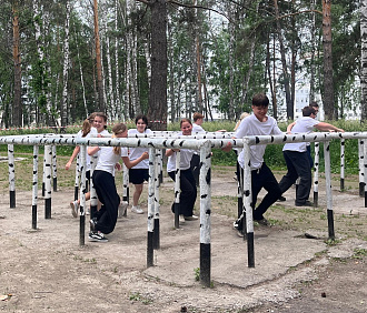 300 детей из трудотрядов собрала общегородская «Зарница» в НВВКУ