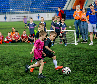 320 детсадовцев сыграли в футбол: фото, которые заставят вас улыбнуться