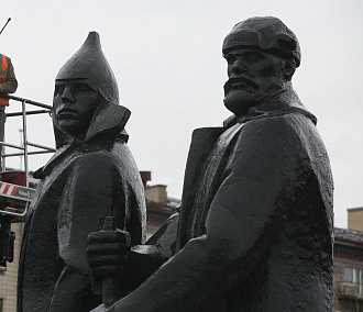 Скульптуры на площади Ленина и ещё 77 памятников обсудят с горожанами