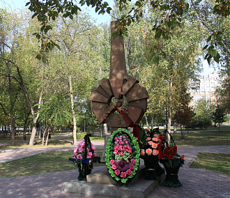 Памятник чернобыльцам в Нарымском сквере передумали переносить