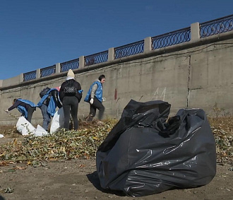 400 мешков мусора собрали на берегу вдоль Михайловской набережной