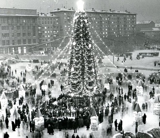 Однажды в Новосибирске: опальный Дед Мороз, Пушкин и мандарины по 65 копеек