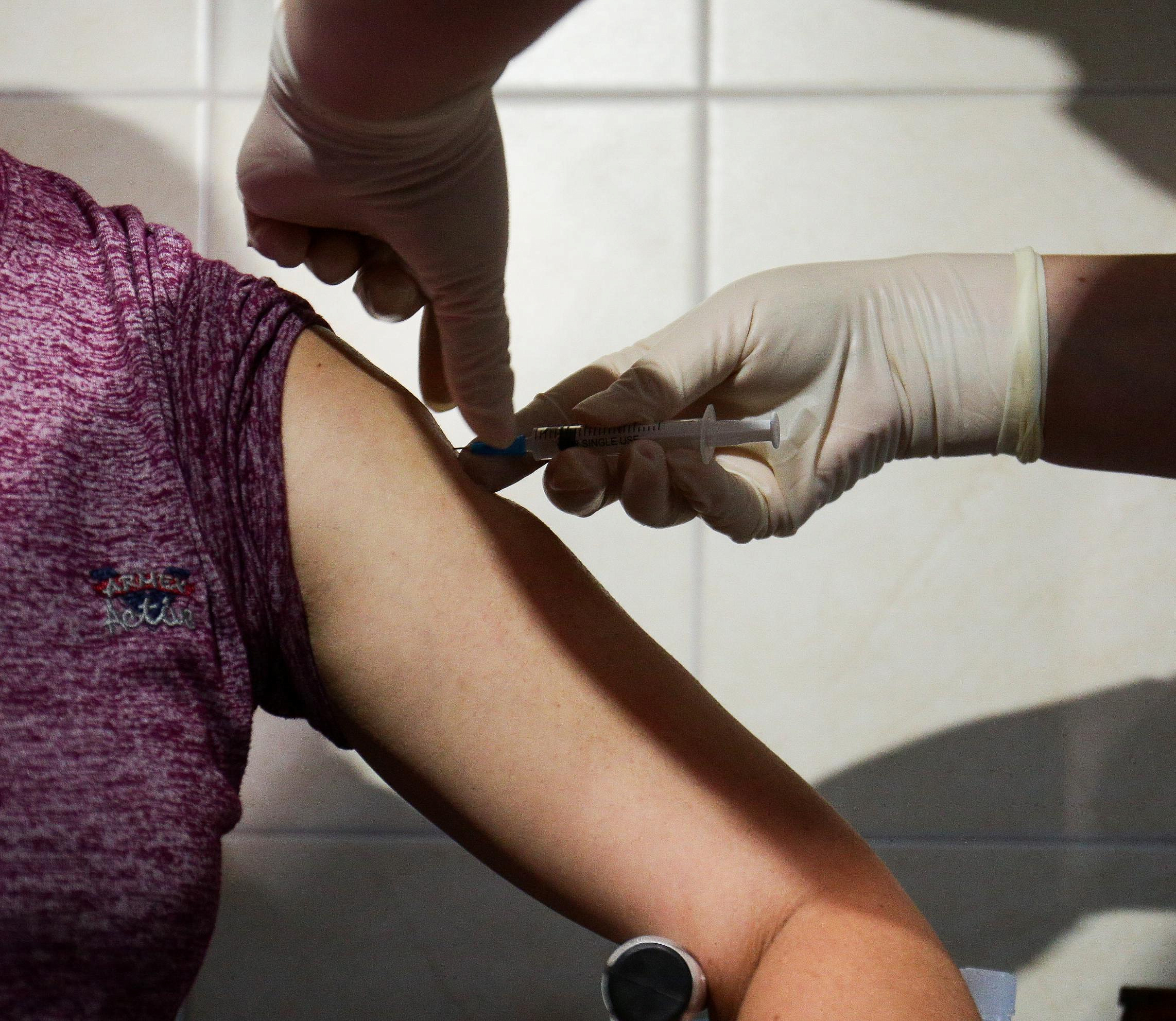 Вакцинацию от коронавируса приостановили в Новосибирской области