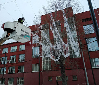 Светящийся потолок начали монтировать на пешеходной улице Ленина