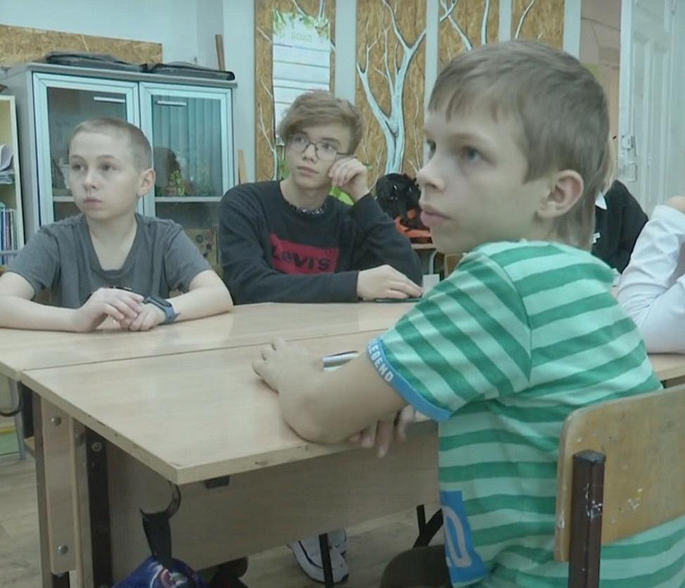 Языку глухих обучают юных журналистов из Новосибирска