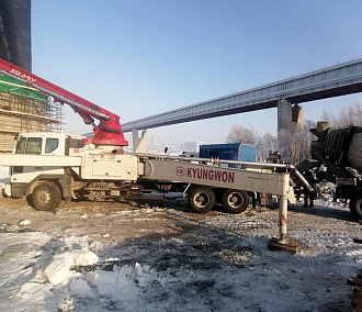 На Октябрьском мосту Новосибирска начали бетонировать опоры