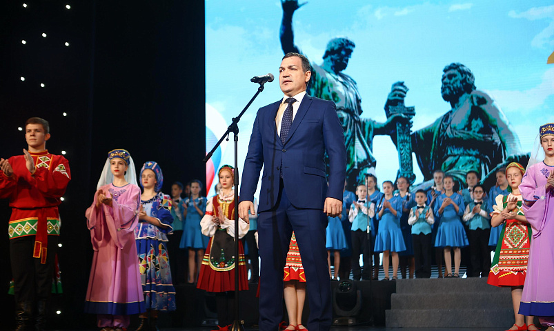 Мэр Кудрявцев поздравляет новосибирцев с Днём народного единства