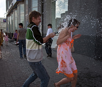 Жесткие традиции празднования дня Ивана Купала в Новосибирске шокируют приезжих