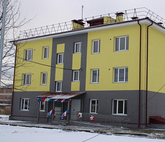 Под Новосибирском сдали 13-квартирный дом для бюджетников и сирот