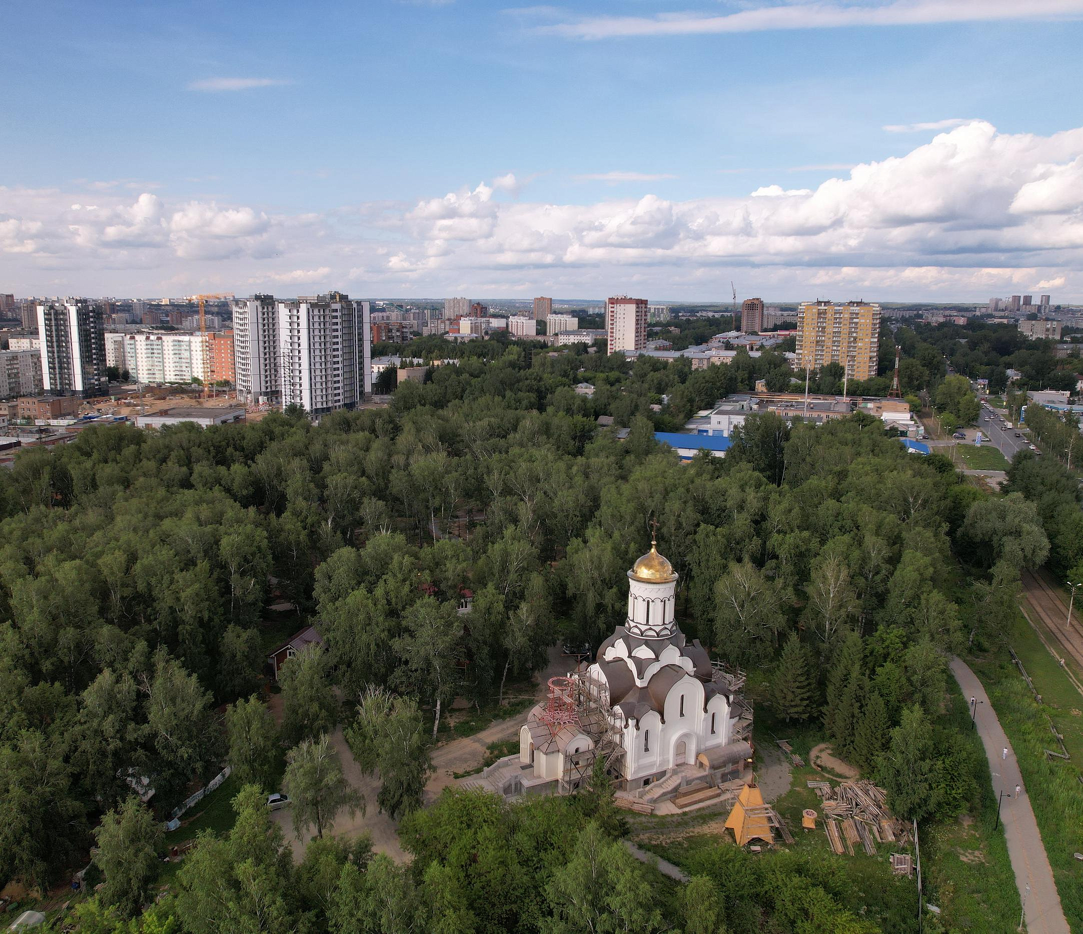 В сквере Героев Донбасса обустроят детскую и спортивную площадки