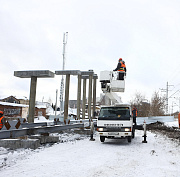 Мэр Кудрявцев побывал на стройке пешеходного моста через Транссиб