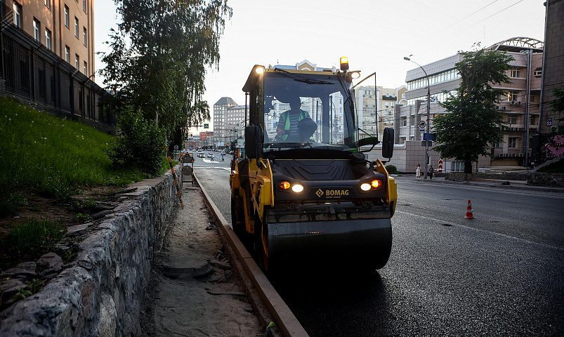 Разбитую улицу Писарева ремонтируют круглыми сутками
