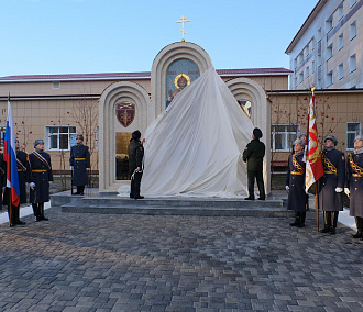 Мемориал в честь погибших росгвардейцев открыли в Новосибирске