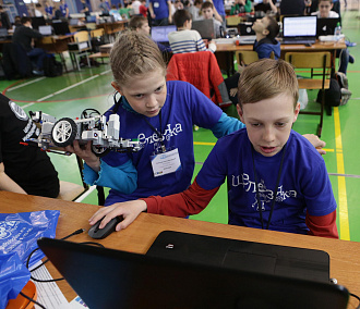 Три школы Новосибирска победили в соревнованиях по робототехнике