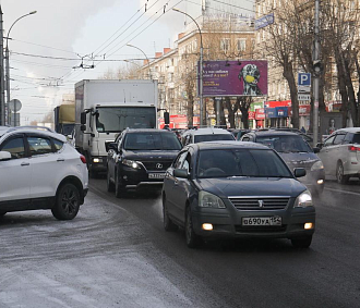 Курьера-водителя на зарплату 210 тысяч ищут в Новосибирске