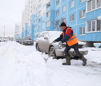 Клемешов поручил усилить уборку снега во дворах Новосибирска