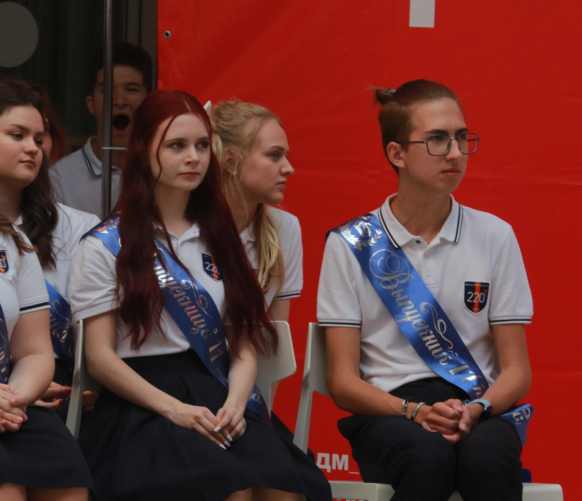 Вальс и слёзы: в школах Новосибирска прозвенели последние звонки