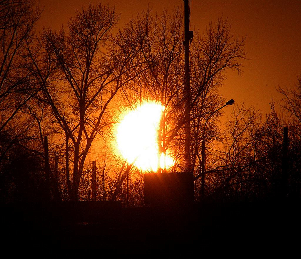 Новосибирцы увидели частичное солнечное затмение: семь ярких кадров